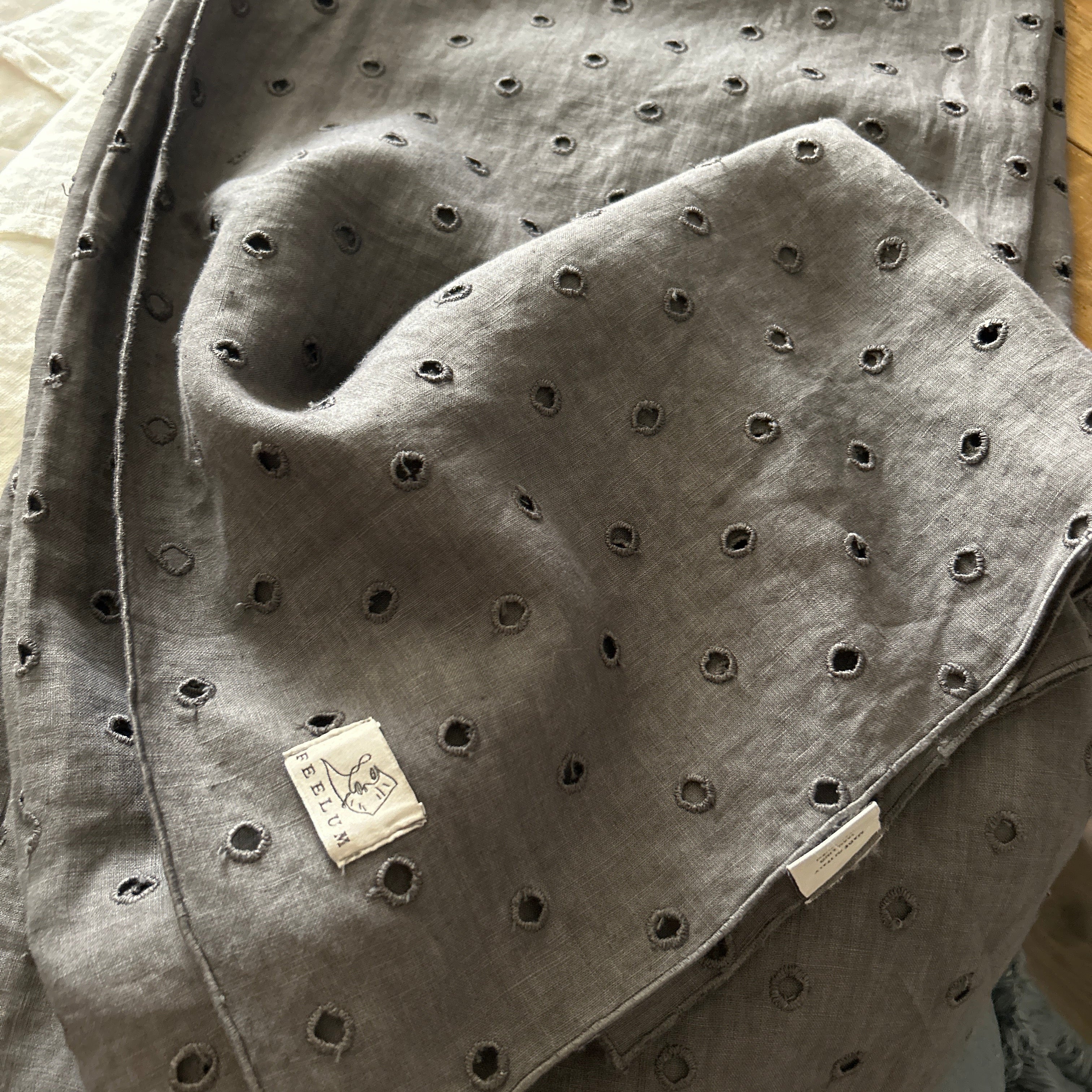 Tovaglia 100% lino lavorata grigio