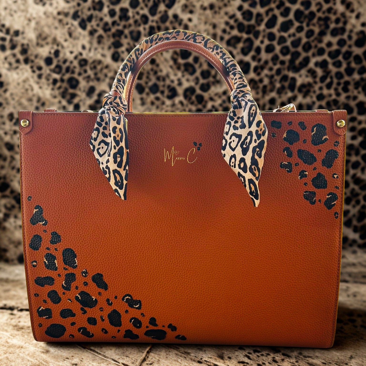 Borsa dipinta a mano tema leopardo